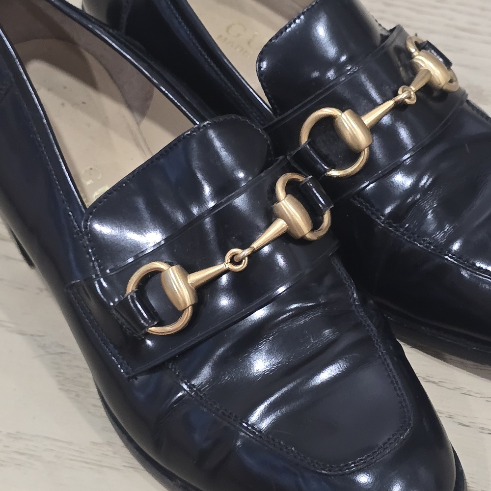 Gucci Black Patent Leather Loafers with Gold Horsebit - Picture 2 of 9